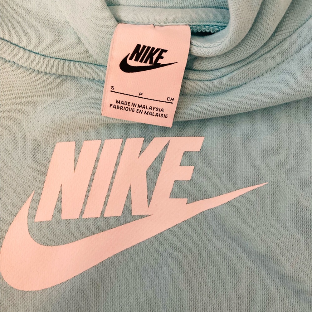 Girls turquoise Nike cropped hooded sweatshirt. Girls size small. - Picture 3 of 3
